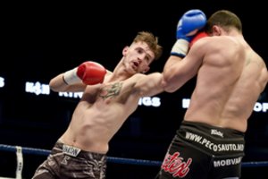 H. Vikšraitis apgynė KOK pasaulio čempiono diržą, J. Stoliarenko varžovę užlaužė per 19 sek.