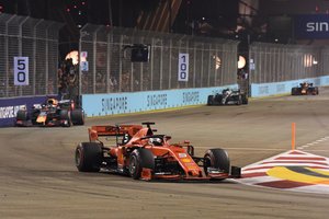 „Formulės-1“ lenktynių pasaulio čempionato Singapūro etape pergalę šventė S. Vettelis