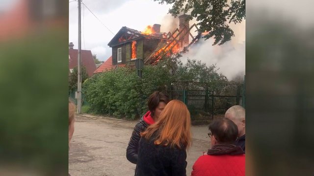 Užfiksavo Vilniuje degantį namą: gaisro metu žuvo žmogus