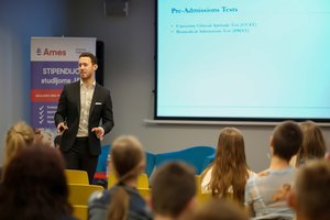 Svajonių studijos: atskleidė, kam pavyksta įstoti į medicinos programas JK ir kiek tai kainuoja