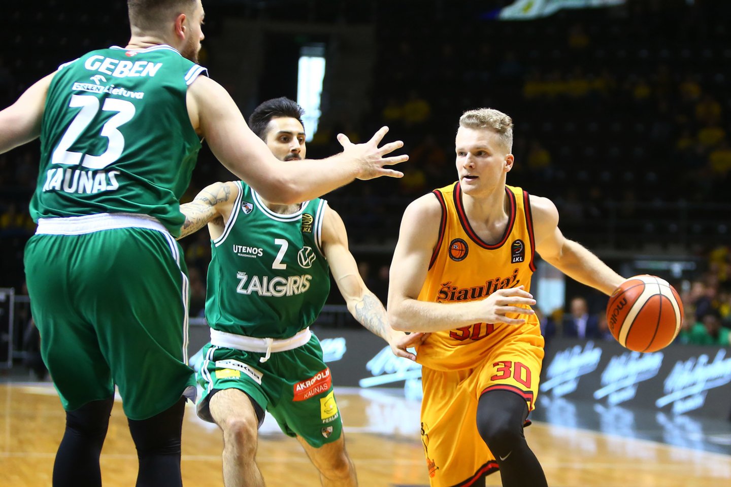 Alexas Perezas stabdo Kristupą Žemaitį.<br>G.Šiupario nuotr.