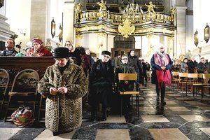 Skandalas dėl atleidimo: darbo neteko, nes buvo netekėjusios