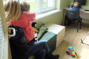 Iš tėvų atimtų vaikų gyvenimas tapo tikru pragaru – žiaurumus patyrė globėjos namuose