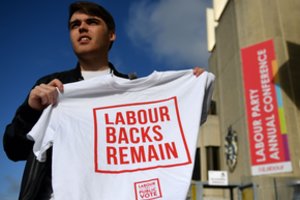 Leiboristų partija per chaotišką balsavimą atmetė siūlymą agituoti už pasilikimą ES