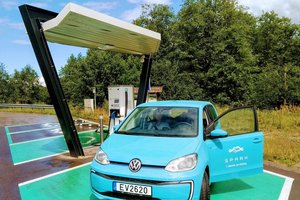 Kelionė nuomotu elektromobiliu aplink Lietuvą: patraukli kaina, ekologija ir baterijų įkrovimo iššūkis