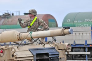 Į Lietuvą atvyksta pusė tūkstančio JAV karių: atsiveža 30 tankų, 25 pėstininkų kovos mašinas