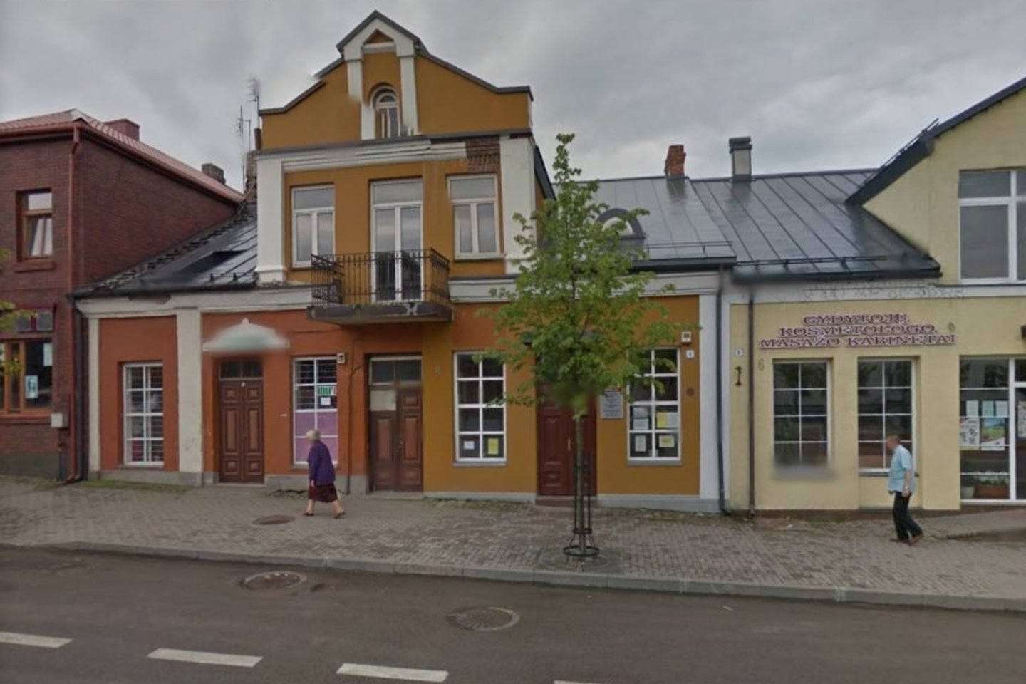 Bendras Savivaldybės pripažintų netinkamomis naudoti patalpų plotas – 90,70 kv. m, namo, kuriame jos yra, statybos metai – 1927-ieji.<br>Google Maps nuotr.