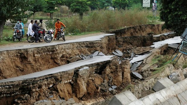 Žemės drebėjimas nusinešė 22 žmonių gyvybes: aukų skaičius gali augti