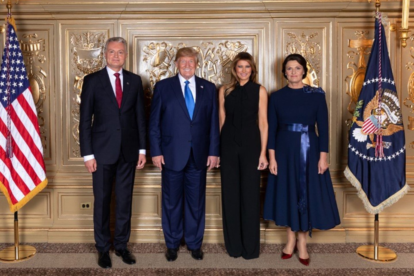 Iš kairės: G.Nausėda, D.Trumpas, M.Trump ir D.Nausėdienė.<br>Prezidentūros nuotr.