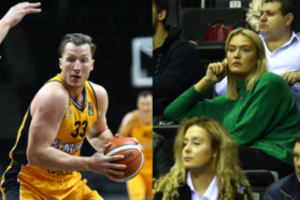 A. Sabonio dukra Aušrinė širdies draugo be palaikymo nepalieka