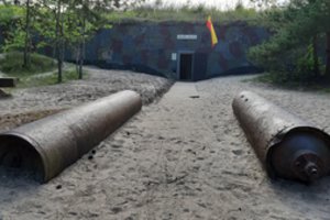 Girulių pajūryje dunksantis nacių paveldas atgijo: vilioja ir turistus, ir šėtono garbintojus 