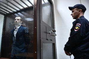 Rusijoje nuteistas kalėti trejus metus paveikslą visų akivaizdoje pavogęs vyras