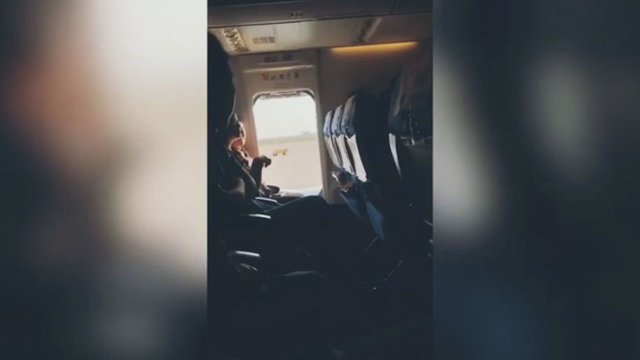 Prieš pat lėktuvo pakilimą keleivis užfiksavo akibrokštą – moters pasiteisinimas pribloškia