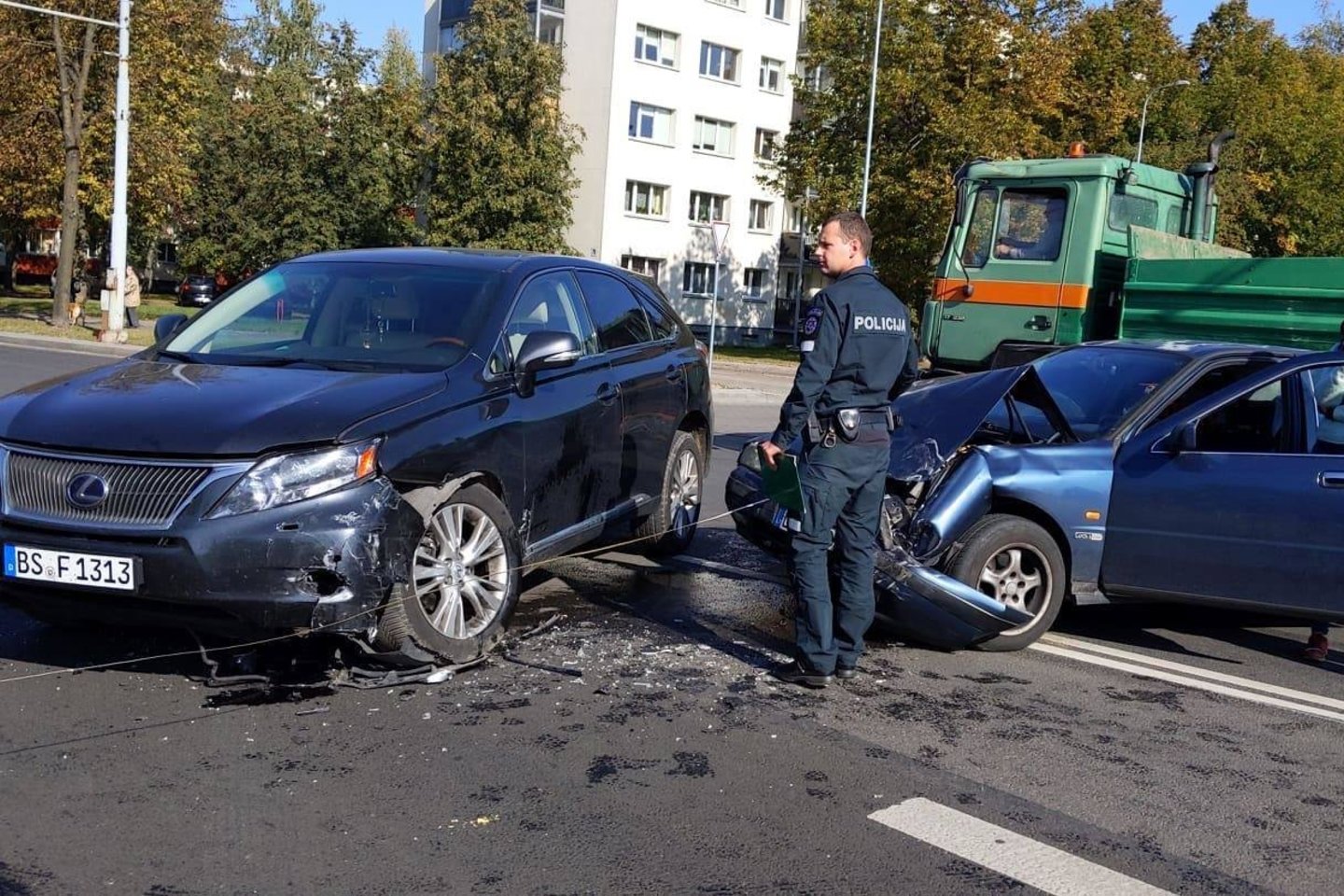 Eismo įvykis Vilniuje: į avarijos vietą nuskubėjo visos tarnybos.<br>V.Skaraičio nuotr.