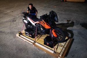 Dėl muitinės Karolio Mieliausko kelionė aplink pasaulį vėl pakibo ant plauko