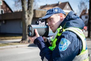 Estijoje greitį viršijusiems vairuotojams – galimybė išsisukti nuo piniginės baudos