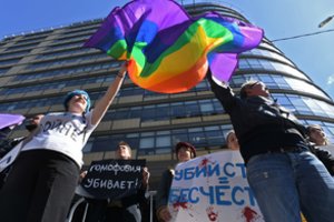 Iš Rusijos su įvaikiais pabėgusi gėjų pora prašo prieglobsčio JAV