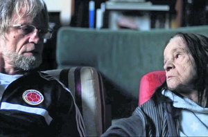 Prieš filmuodamas Antano Mockaus mamą režisierius turėjo jai parodyti savo delnus 