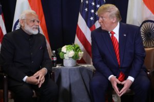 JAV ragina Indiją greitai sušvelninti suvaržymus Kašmyre