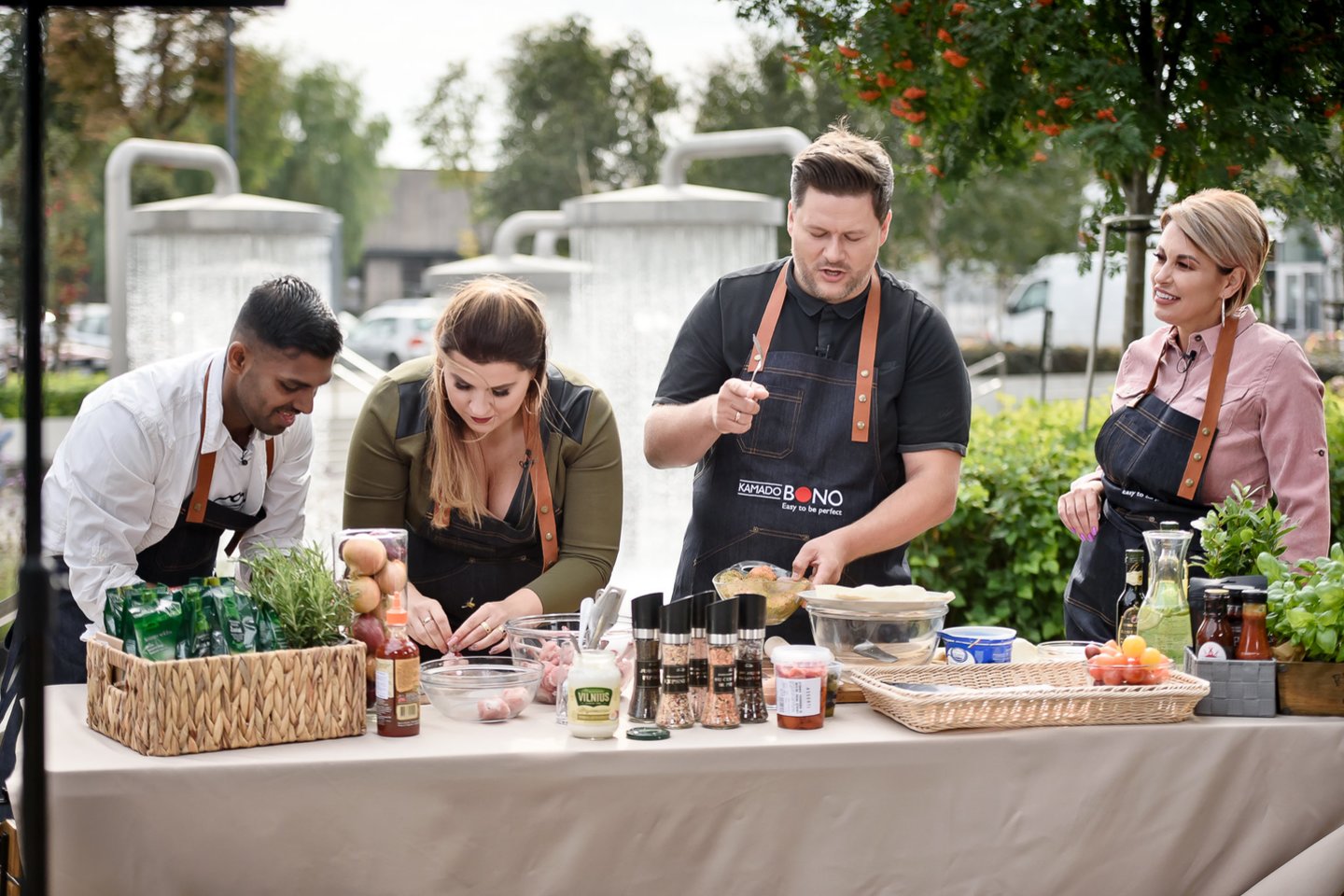 Laidos „Virtuvės istorijos“ filmavimo akimirka.<br>tomasfoto.lt nuotr.