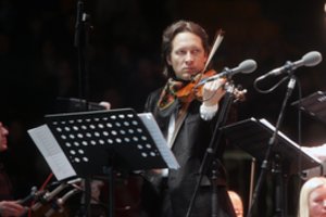 Smuikininkas Vilhelmas Čepinskis: „Muzika turėtų atgaivinti žmogų“