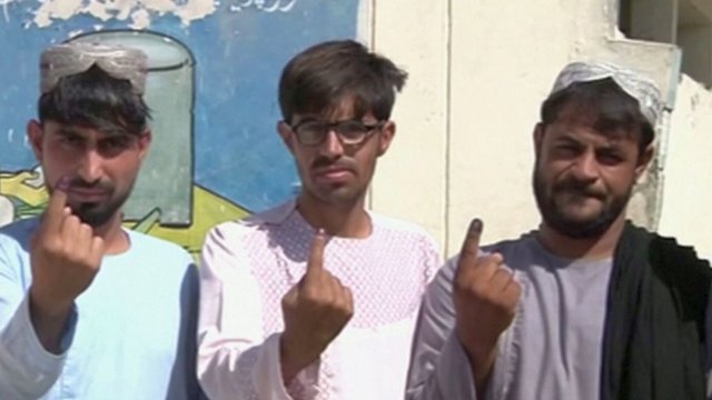Afganistane prasidėjo prezidento rinkimai: viename balsavimo centre susprogdinta bomba