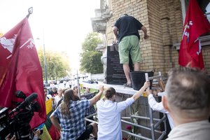 Paminklinės lentos kabintojas užsidirbo baudą