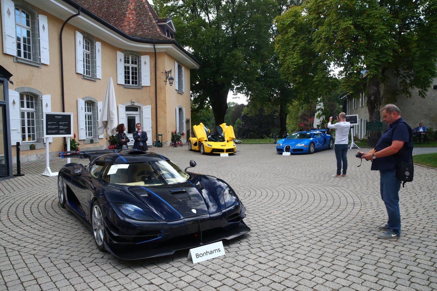 Per aukcioną pirkėjams siūlomi, be kita ko, septyni automobiliai „Ferrari“, trys „Lamborghini“, penki „Bentley“, vienas „Maserati“ ir vienas „McLaren“.<br>Reuters/Scanpix nuotr.