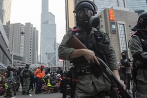 Honkongo policija: „Protestai Nacionalinę dieną bus labai, labai pavojingi“