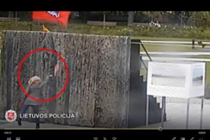 Vilniuje dažais išterliotas „Laisvės kalvos“ fragmentas: įtariamoji nustatyta