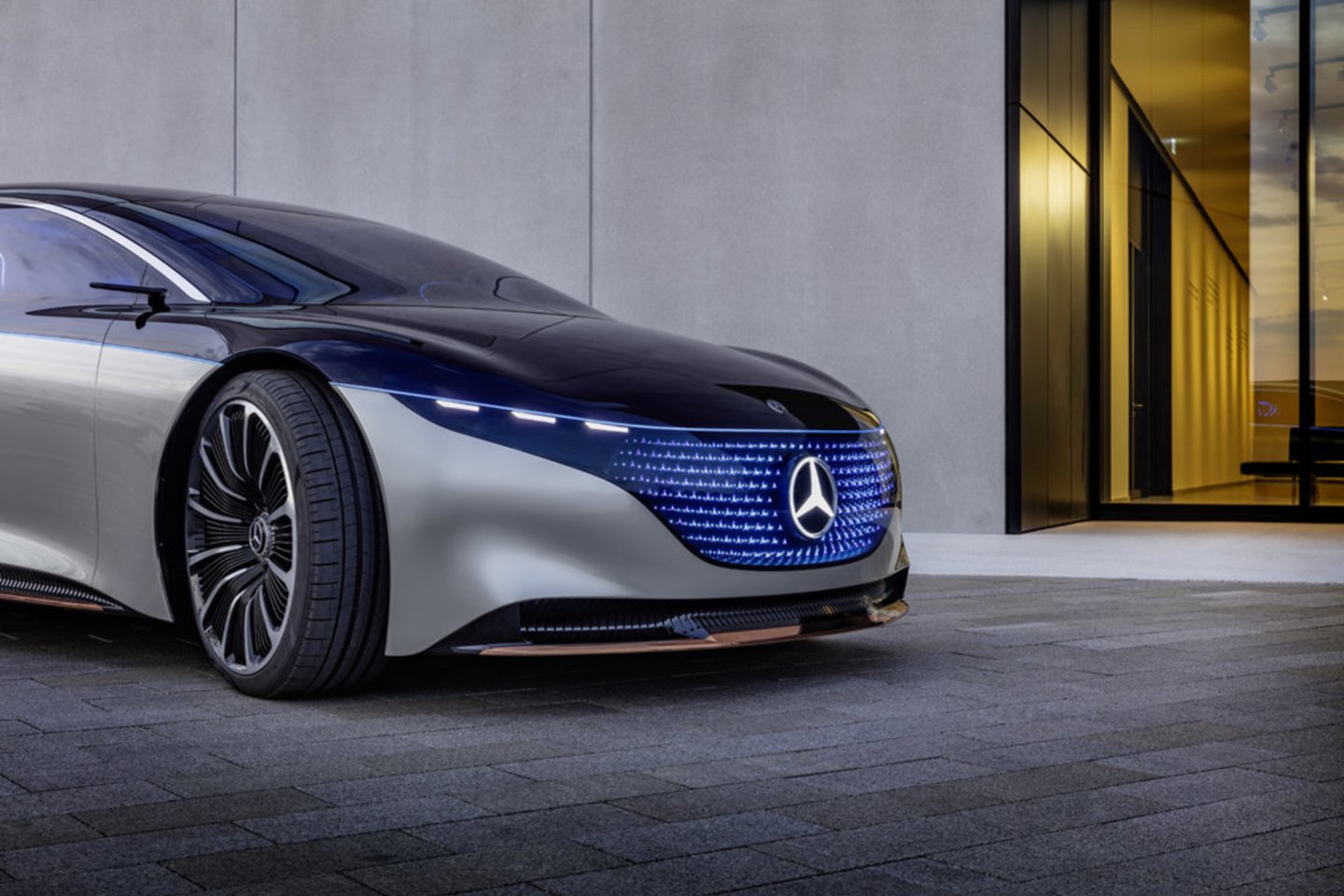 „Mercedes-Benz“ šiuo metu gaminamus variklius dar tobulins, tačiau naujų jau neprojektuos. <br> Gamintojo nuotr.