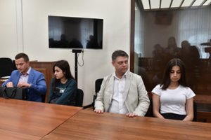 Rusijoje tėvą nužudžiusių seserų byloje atskleista naujų detalių, paviešintas vaizdo įrašas