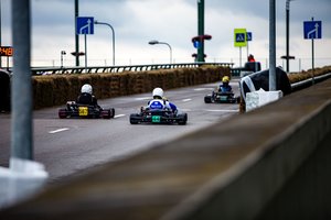 Kartingo bendruomenė sezoną uždarė Kaune: gatvėmis lėkė 100 km/val. greičiu