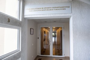 KKSD tyliai mirė išsikraustydamas, tačiau  departamento pastate „gedinčių“ dar bus