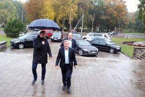 Visvaldo Matijošaičio pabūgę pakaunės gyventojai tiesia rankas į Viktorą Pranckietį