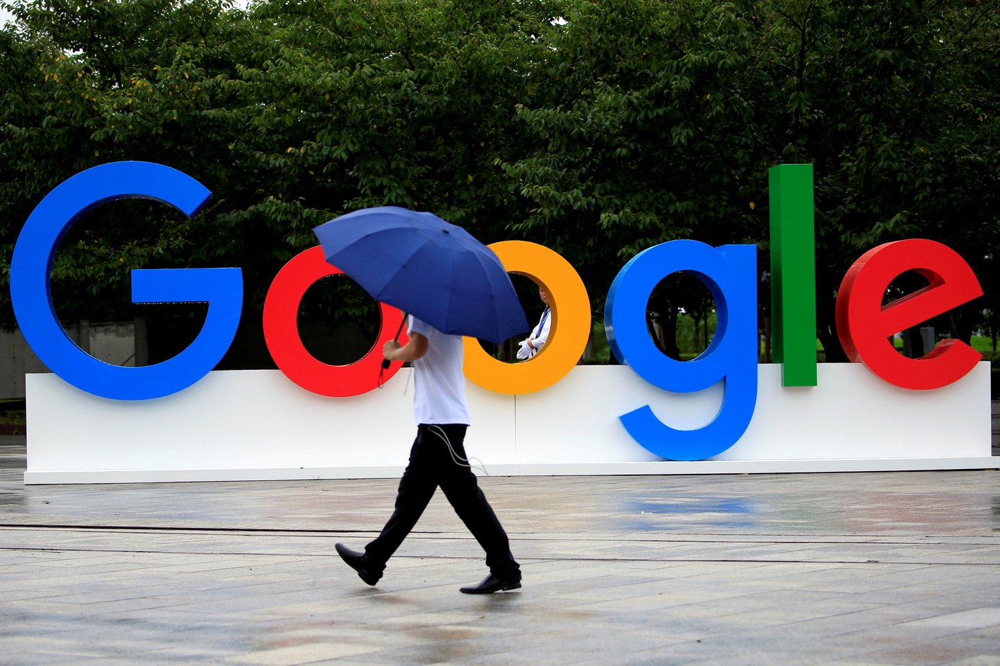 Gegužę priėmus minimą įstatymą, „Google“ išreiškė susirūpinimą, kad jis „kenks inovacijoms ir skaitmeninės informacijos ekosistemos augimui“.
