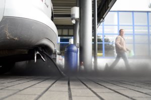 Aiškėja tikslios automobilių taršos mokesčio sumos: jos didesnės, nei buvo žadėta