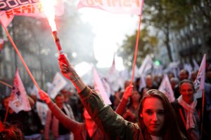 Tūkstančiai Prancūzijos policininkų išėjo į gatves, reikalaudami geresnių darbo sąlygų