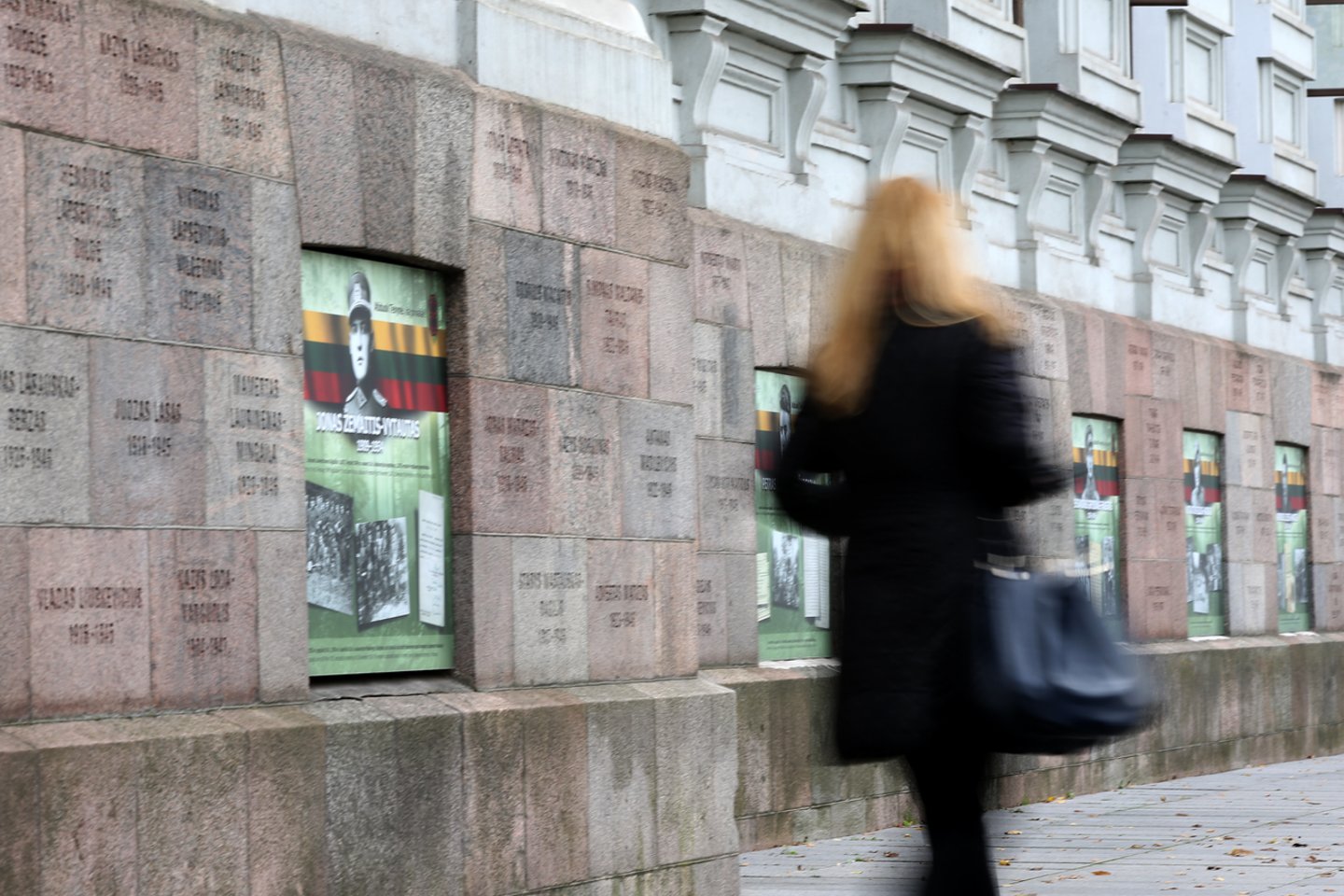 KGB muziejus,KGB aukų vardai, iškalti ant pastato cokolio plytų.<br>R.Danisevičiaus nuotr.