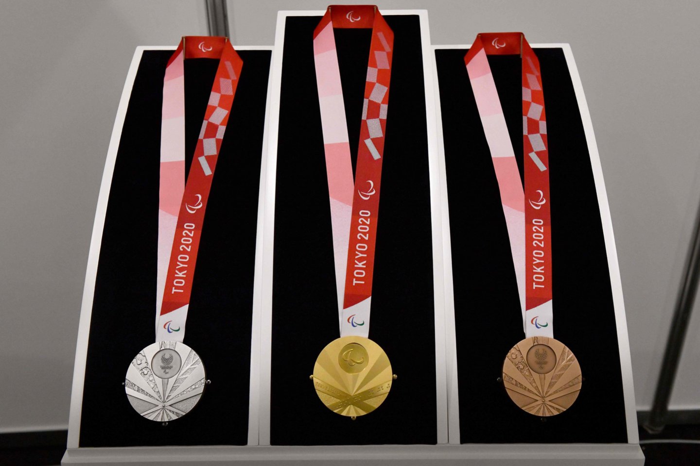  Tokijo žaidynių medaliai<br> AFP/Scanpix. com nuotr.