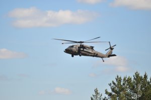 Kariuomenė ir vėl kėlė sraigtasparnį – šįkart naktį ieškojo 12-mečio