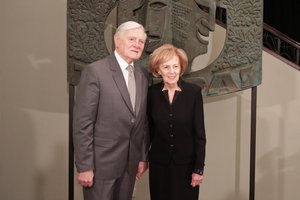 Praėjus keturioms paroms po žmonos Almos insulto – V. Adamkaus žinia apie jos būklę