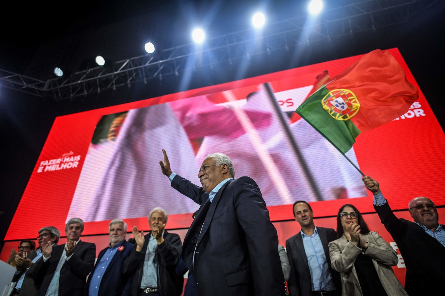 Portugalijos rinkėjai sekmadienį balsuos rinkimuose, per kuriuos jų pasitenkinimas premjero Antonio Costos darbu dėl ekonomikos augimo turėtų užtikrinti jo socialistams antrą kadenciją. <br>AFP/Scanpix nuotr.