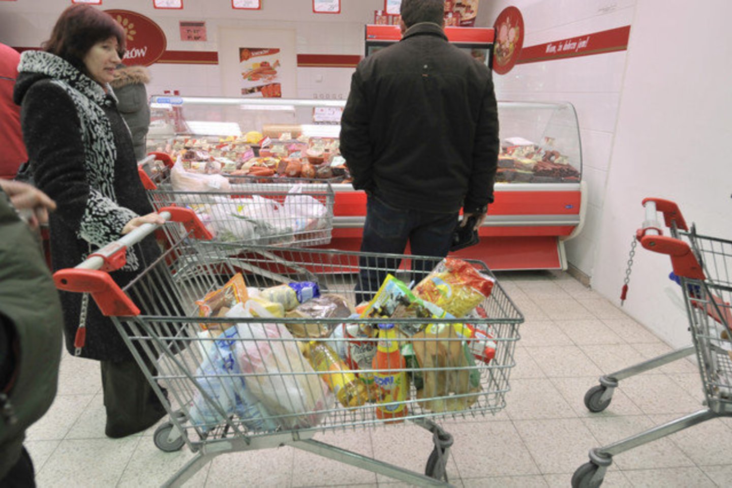 Tarp bendrajam vartotojų kainų pokyčiui didžiausią įtaką turėjusių prekių – ir maisto produktai.<br>V.Ščiavinsko nuotr.