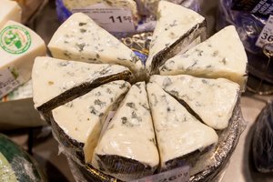 Vašingtonas naujaisiais muitais apmokestins škotišką viskį ir prancūzišką sūrį