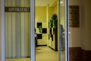 Advokatai apskaičiavo, po kelių valandų nebeapsimoka dirbti su žmogumi  