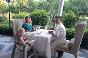 Kelionėje Deivio Norvilo žmona mėgavosi prabanga, o vyras prižiūrėjo vaikus: „Čia skyrybų pradžia“