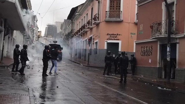 Nepaprastoji padėtis Ekvadore – minios protestuotojų širsta dėl kylančių degalų kainų