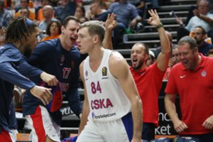 Eurolygos ir Europos taurės čempionų akistatoje CSKA  svečiuose pranoko „Valencia“ komandą 