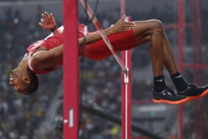 Pasaulio čempionate – įspūdinga Kataro šuolininko į aukštį pergalė